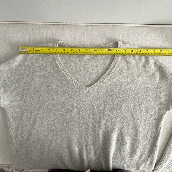 GAP Wool Alpaca Blend Oversize V-Neck Boxy Sweater Size XS Petite - Picture 9 of 11